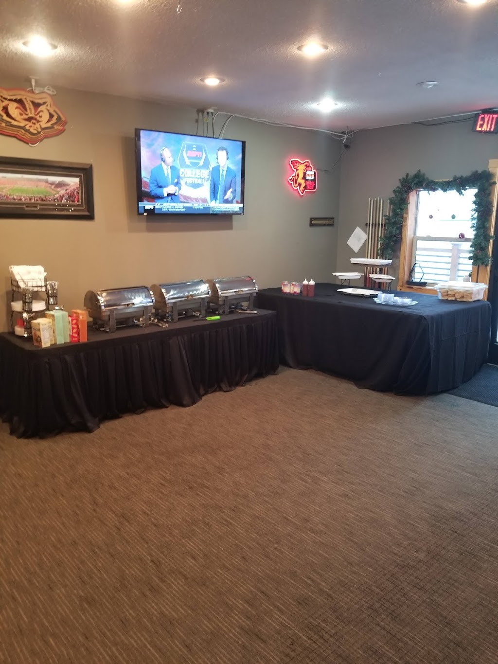 Snowballs Bar | meal takeaway | 463 E Wall St, Ellsworth, WI 54011, USA | 7152735174 OR +1 715-273-5174