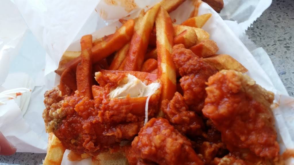 Harolds Chicken Shack West Loop | restaurant | 1501 W Madison St, Chicago, IL 60607, USA | 3122269866 OR +1 312-226-9866