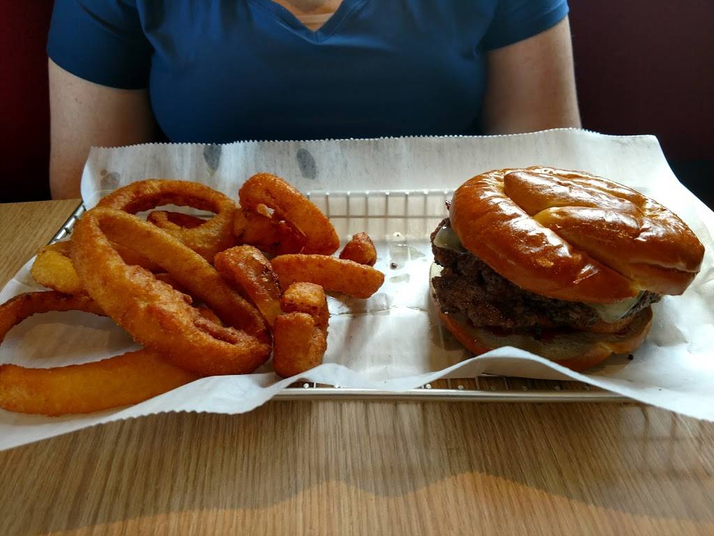 Buffs subs burgers wings | restaurant | 451 N Thompson Ln suite a, Murfreesboro, TN 37129, USA | 6155464444 OR +1 615-546-4444