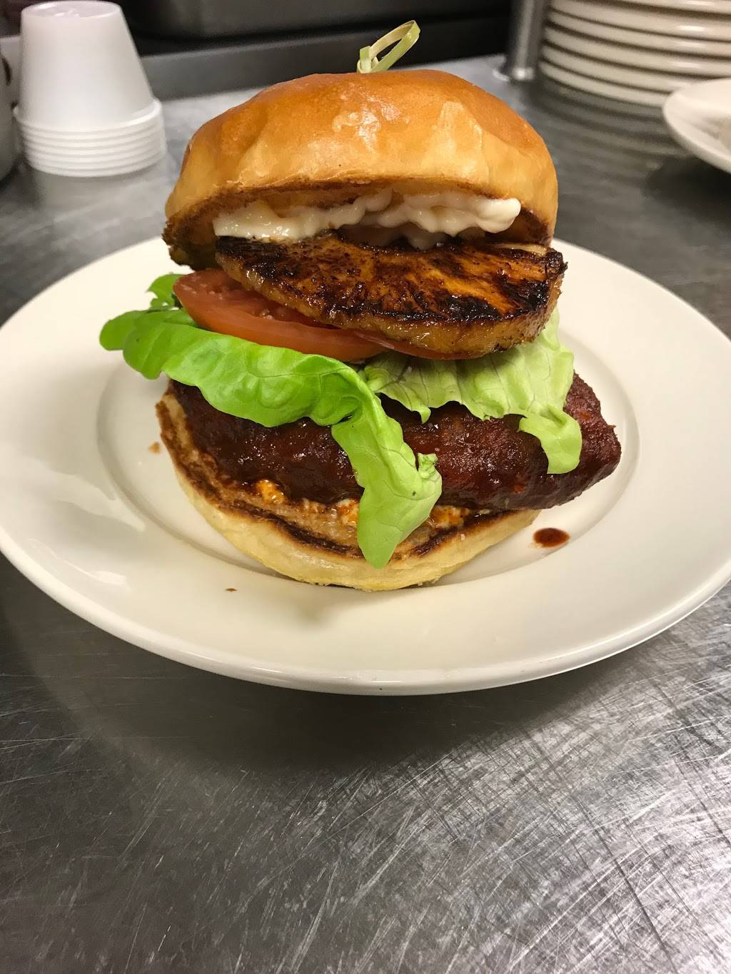 Rack & Helens Social House | restaurant | 4935 Hillegas Rd, Fort Wayne, IN 46818, USA | 2602033154 OR +1 260-203-3154