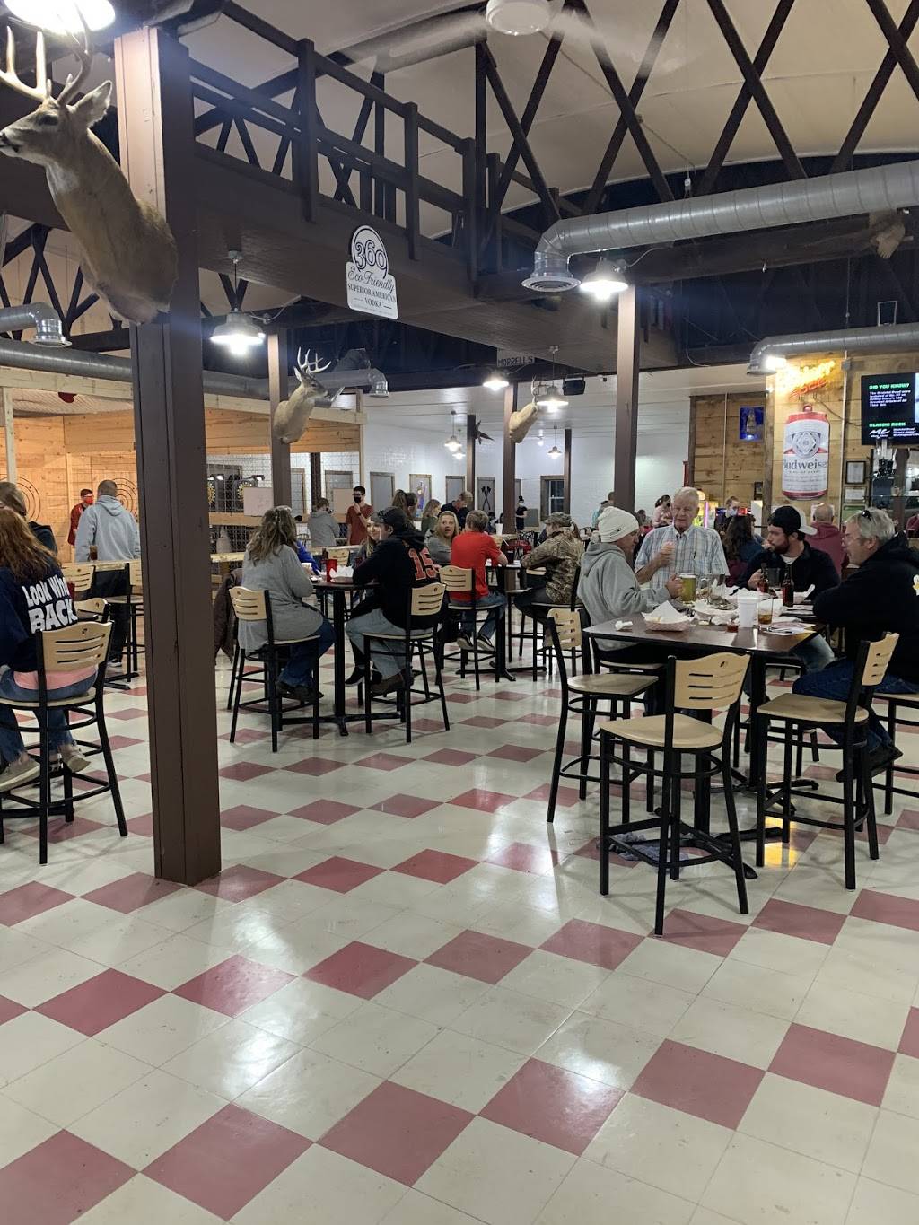 Beavers Teeth Axe Throwing, Brew & Chew | restaurant | 320 E Main St, Knoxville, IL 61448, USA | 3092894228 OR +1 309-289-4228