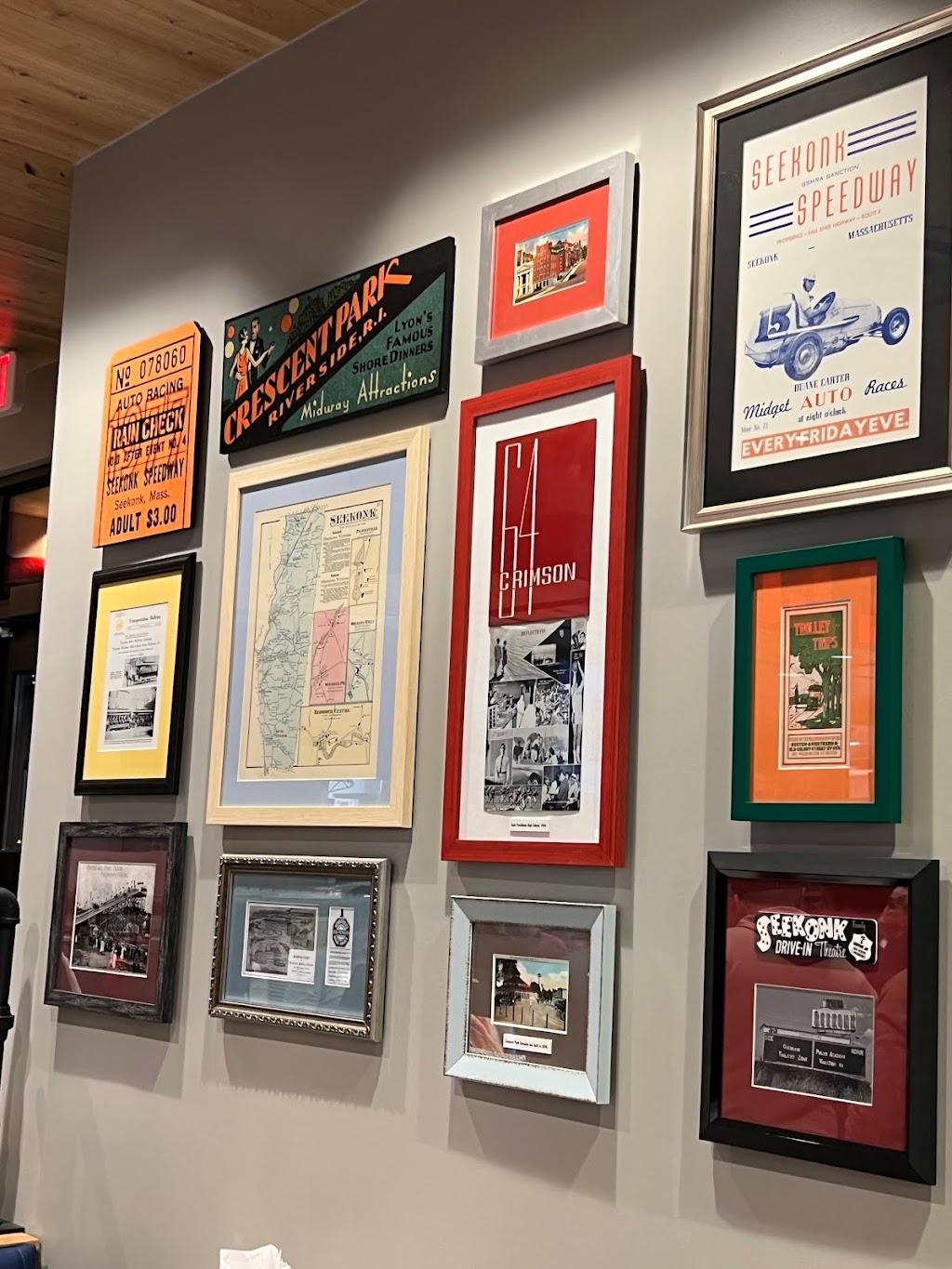 Raising Canes Chicken Fingers | restaurant | 175 Highland Ave, Seekonk, MA 02771, USA | 7743667052 OR +1 774-366-7052