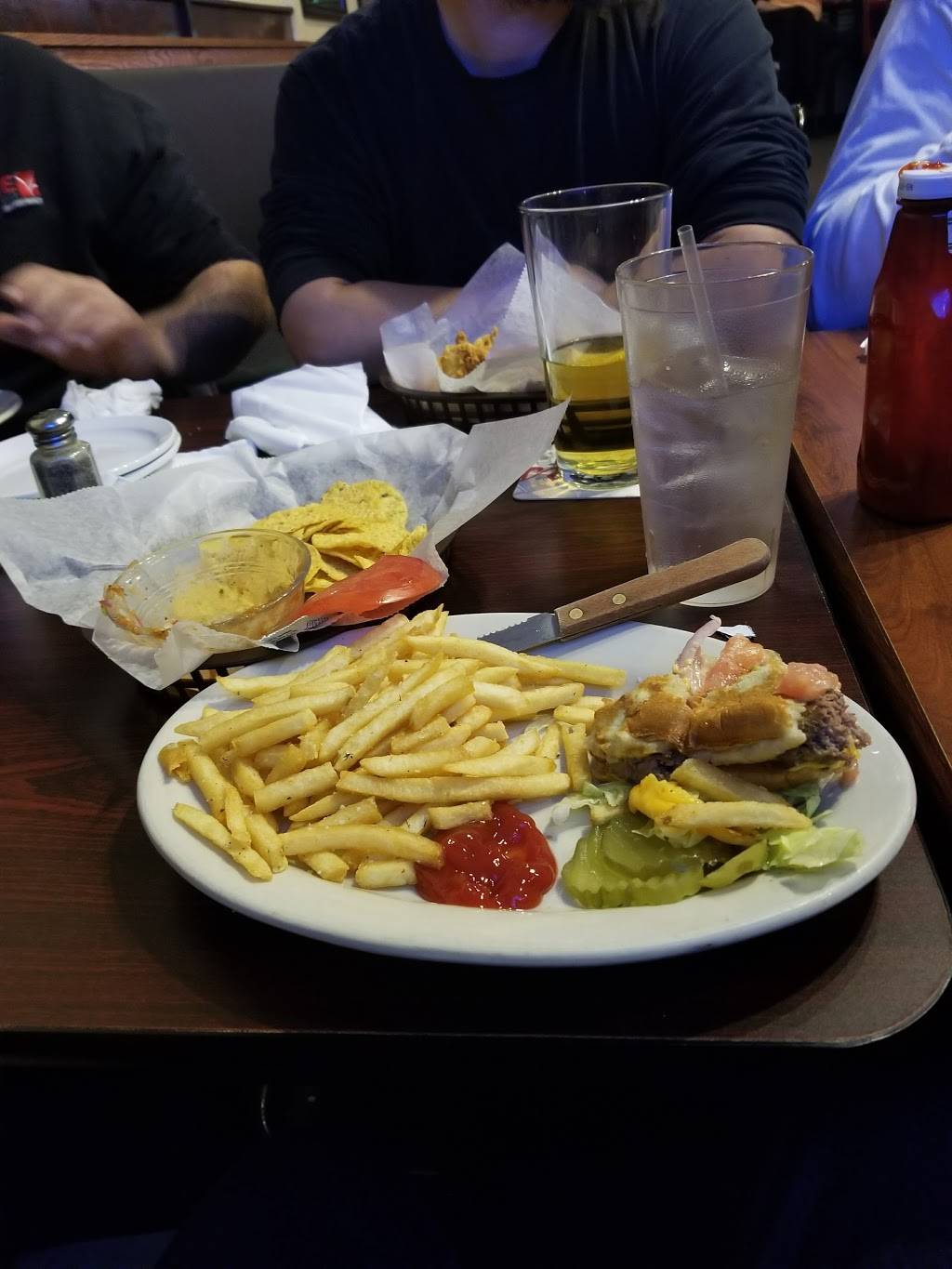 Mason Inn | restaurant | 1 W Main St, Pittsboro, IN 46167, USA | 3178928200 OR +1 317-892-8200