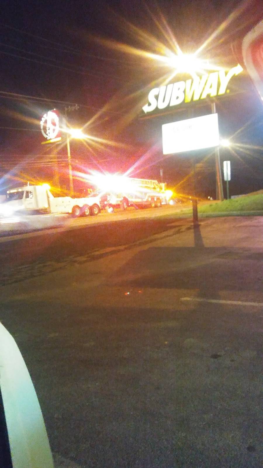 Subway | restaurant | 305 W Trinity Ln, Nashville, TN 37207, USA | 6152583662 OR +1 615-258-3662