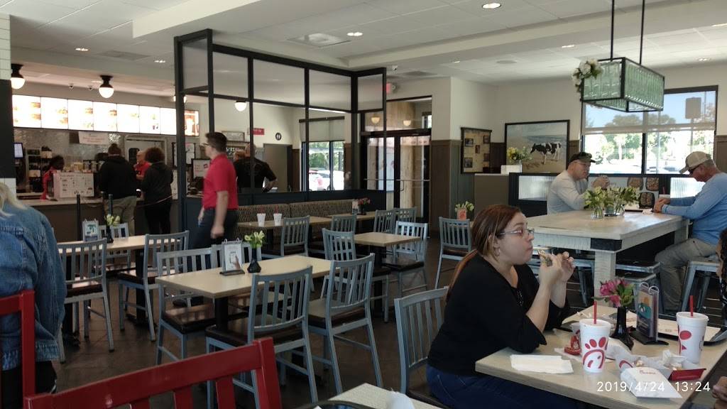 Chick-fil-A Fort Pierce | restaurant | 5560 Okeechobee Rd, Fort Pierce, FL 34947, USA | 8335882699 OR +1 833-588-2699