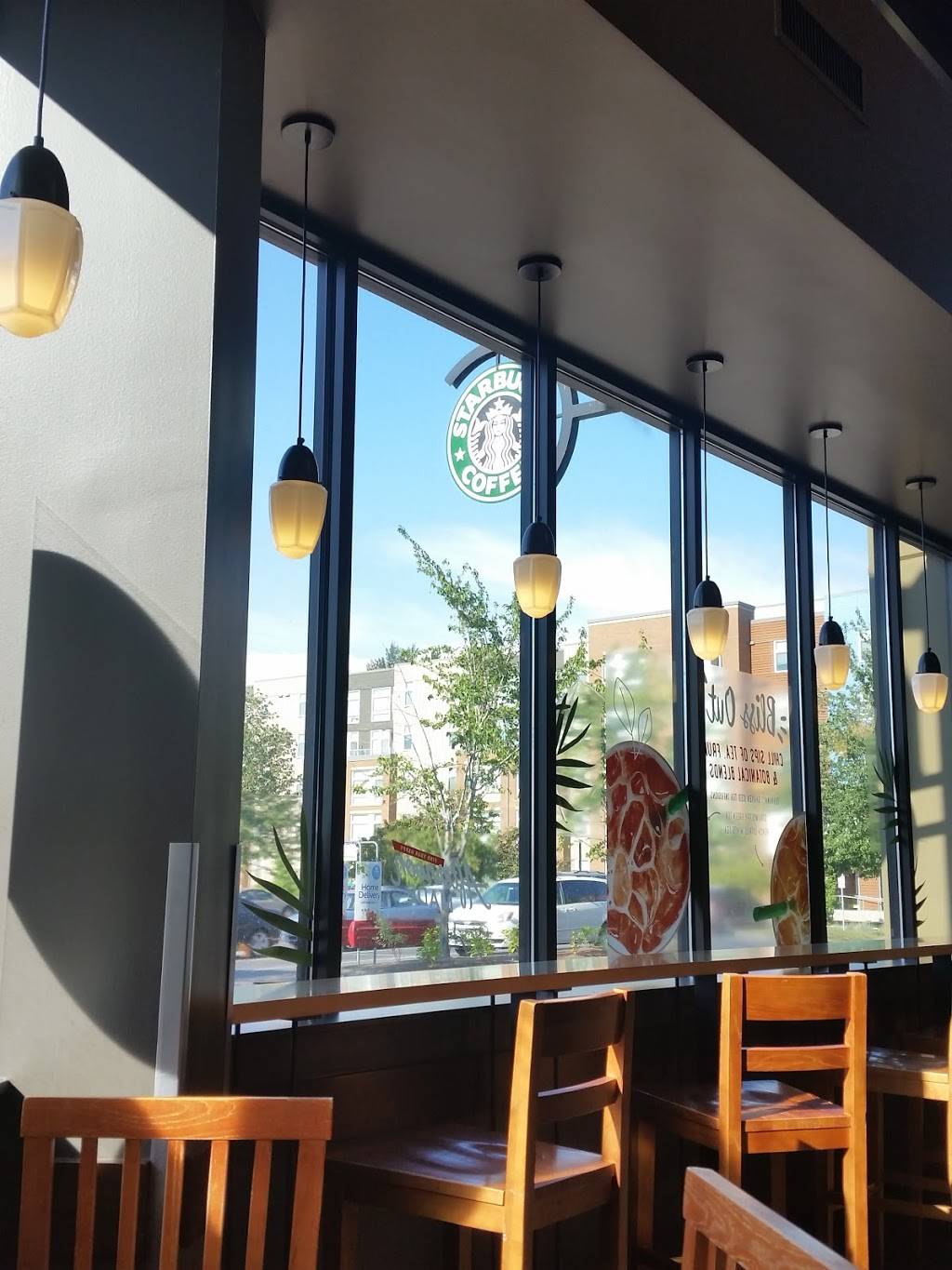 Starbucks | cafe | 725 NW Gilman Blvd, Issaquah, WA 98027, USA | 4253131689 OR +1 425-313-1689