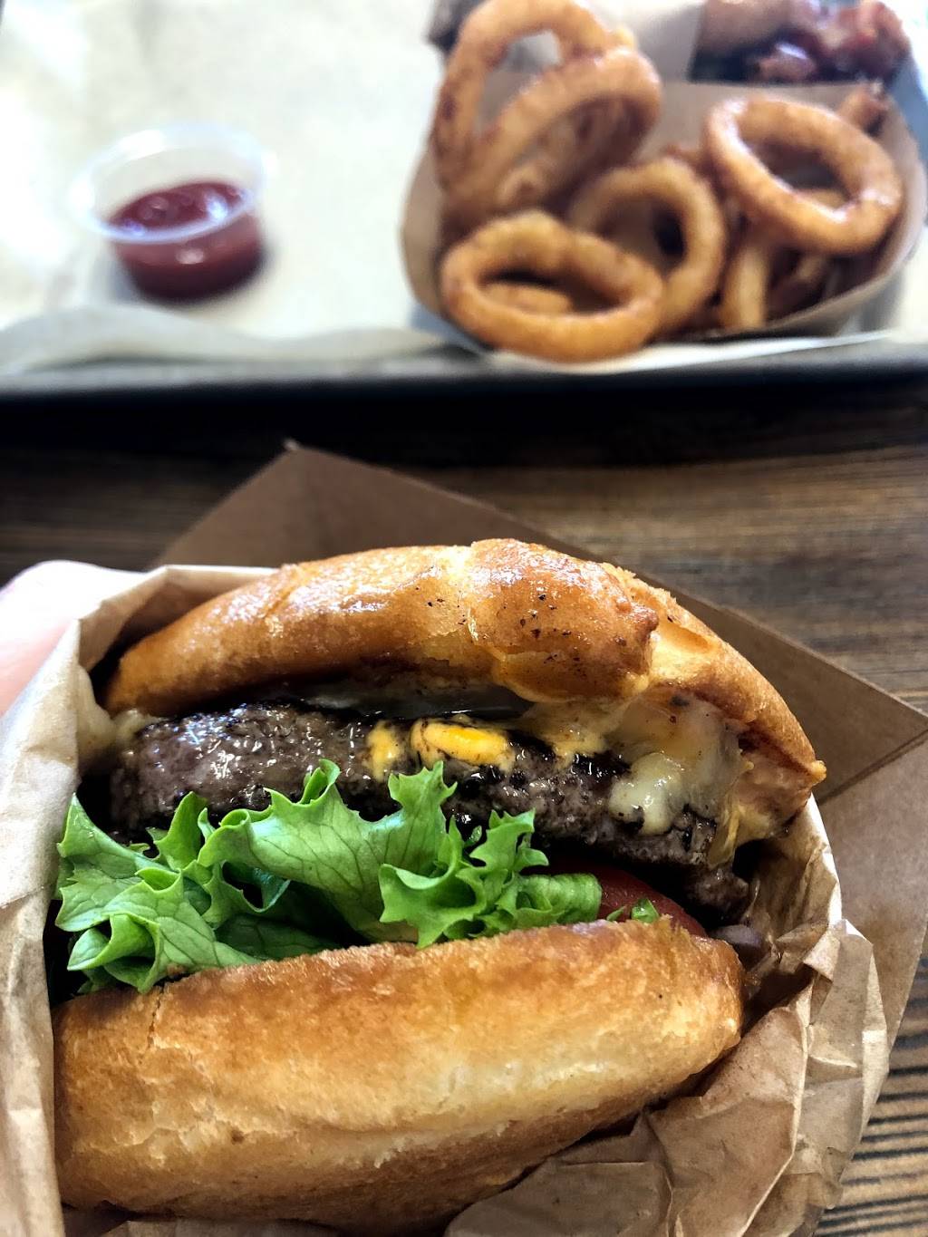 Burger & Cream | restaurant | 403 Grass Valley Hwy, Auburn, CA 95603, USA | 5308881119 OR +1 530-888-1119