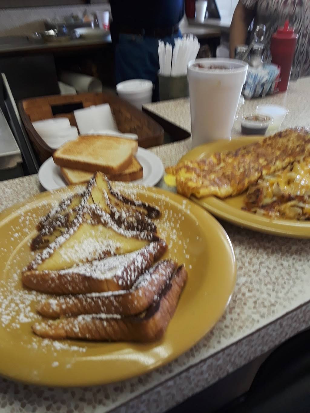 Hopewell Quick Lunch | restaurant | 113 Hopewell St, Hopewell, VA 23860, USA | 8044586526 OR +1 804-458-6526