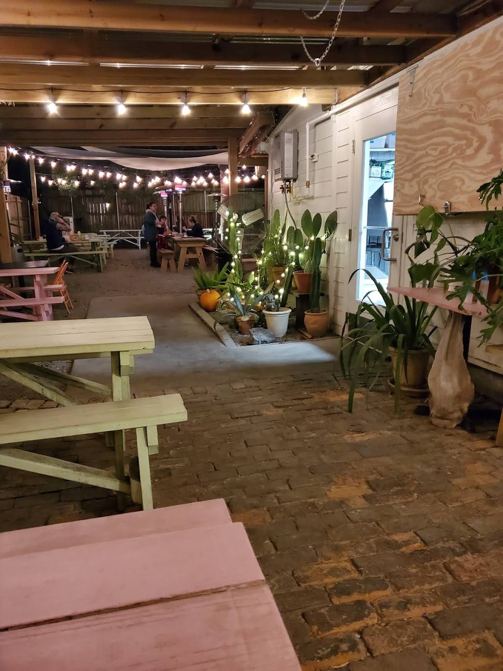 Barracuda | restaurant | 3984 Tchoupitoulas St, New Orleans, LA 70115, USA | 5042662961 OR +1 504-266-2961