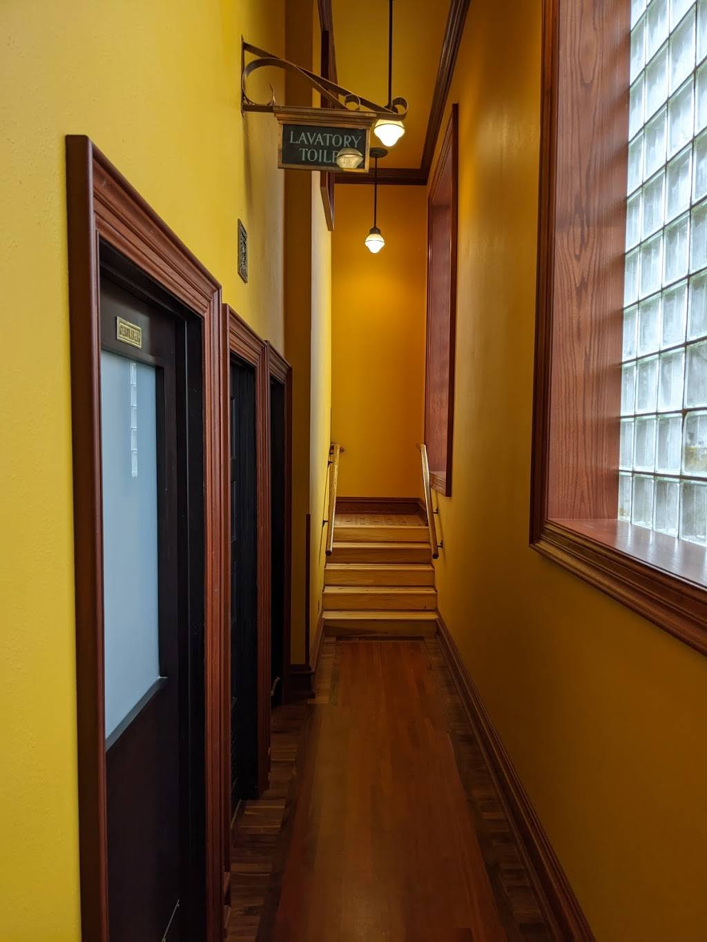 Al. Ringling Brewing Co. | restaurant | 623 Broadway St, Baraboo, WI 53913, USA | 6084484013 OR +1 608-448-4013