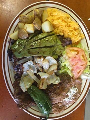 Lomas Restaurant | restaurant | 3141 W 63rd St, Chicago, IL 60629, USA | 8724849630 OR +1 872-484-9630