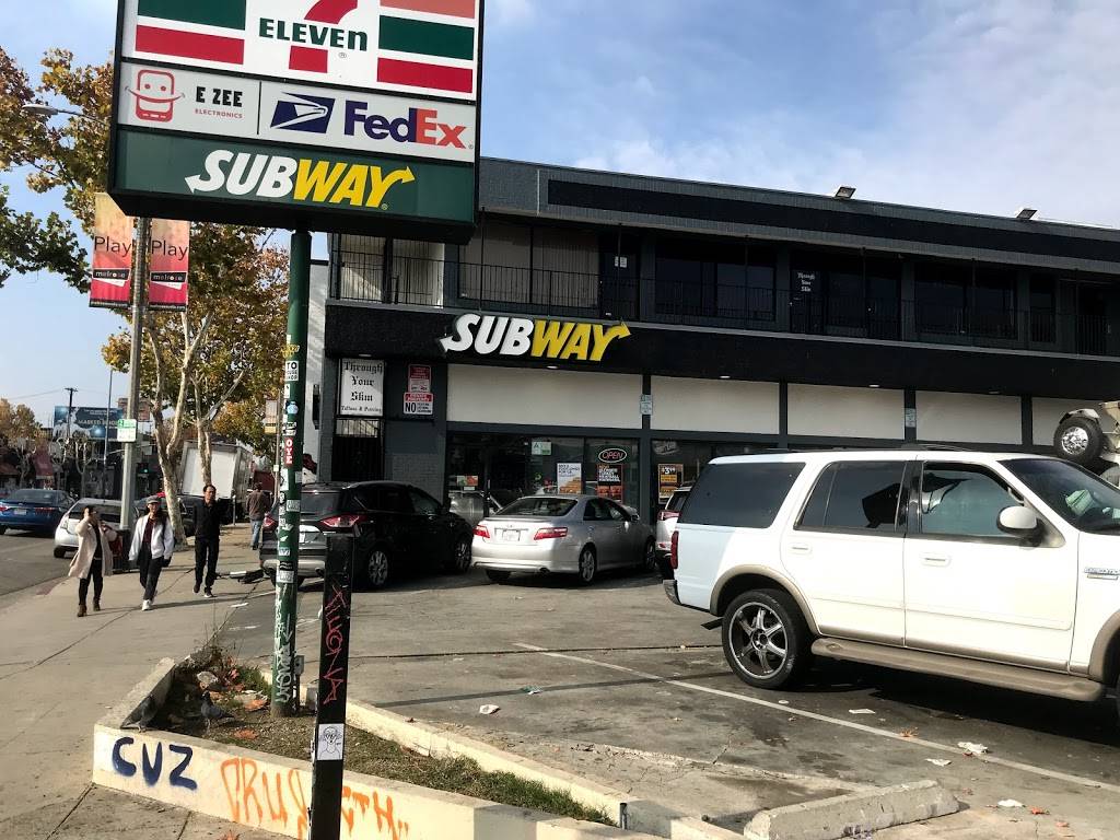 Subway Restaurants | restaurant | 7353 Melrose Ave, Los Angeles, CA 90046, USA | 3239519266 OR +1 323-951-9266