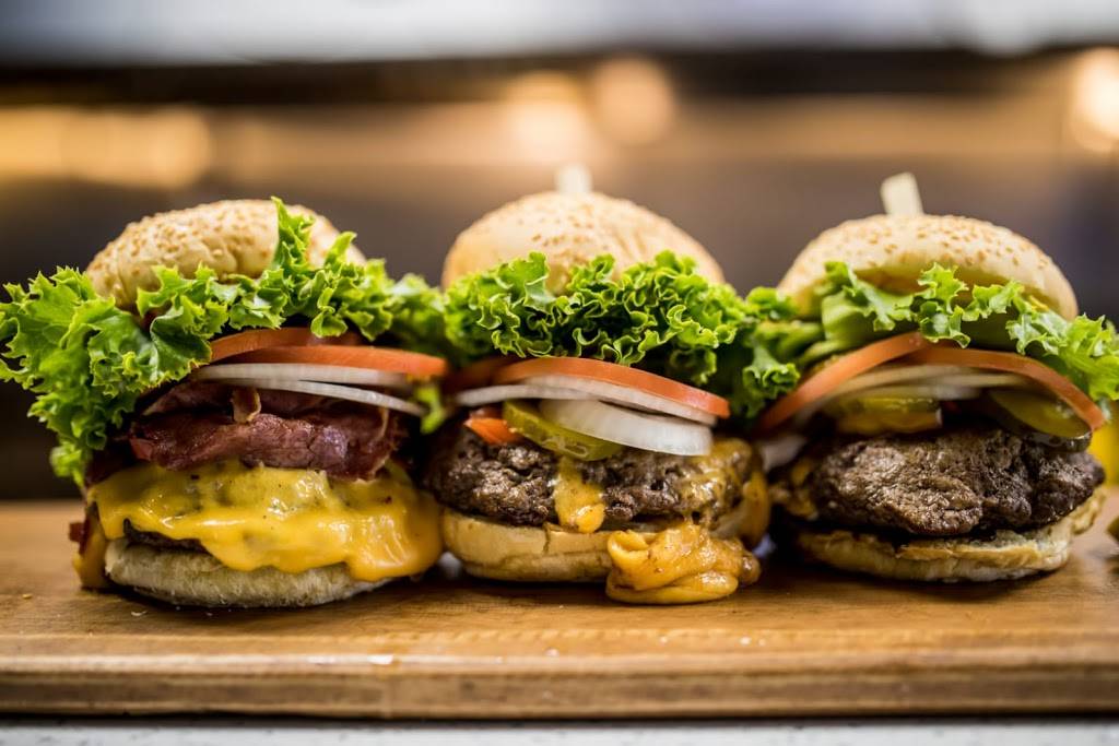 Burger Factory | restaurant | 2460 Neyagawa Blvd #9, Oakville, ON L6H 7P4, Canada | 2897257424 OR +1 289-725-7424