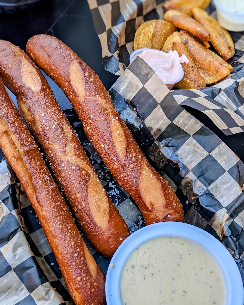 Eat Crow | restaurant | 1931 S 12th St, St. Louis, MO 63104, USA | 3149341400 OR +1 314-934-1400