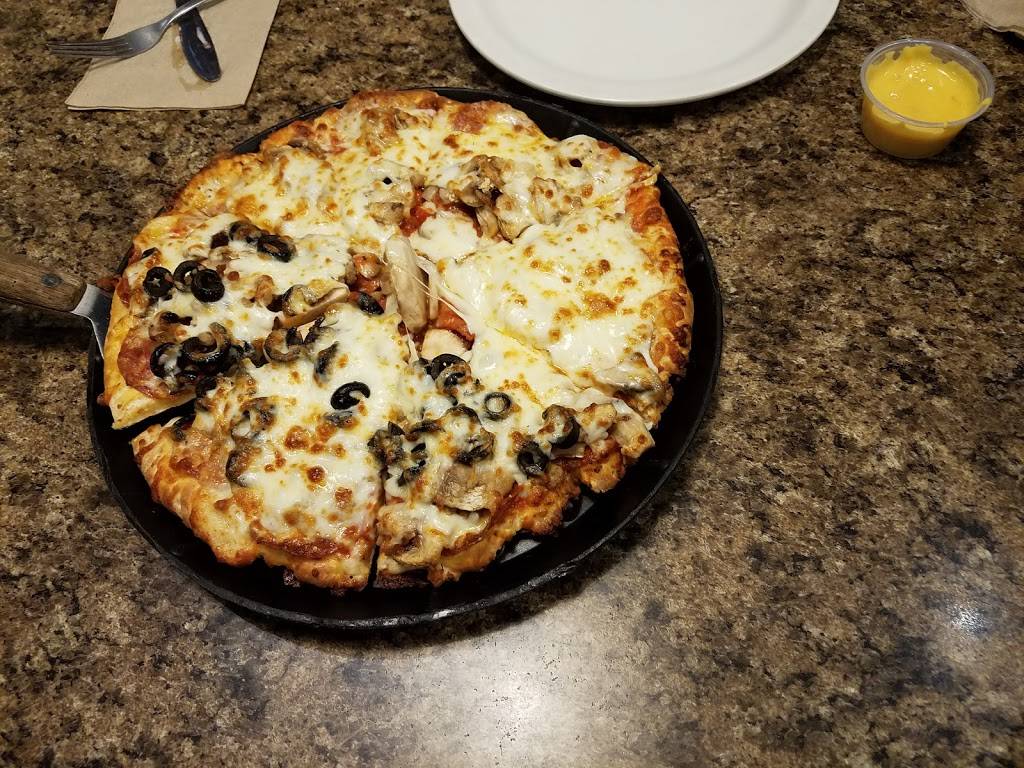 Chicagos Pizza | restaurant | 5917 W Broadway, McCordsville, IN 46055, USA | 3173353131 OR +1 317-335-3131