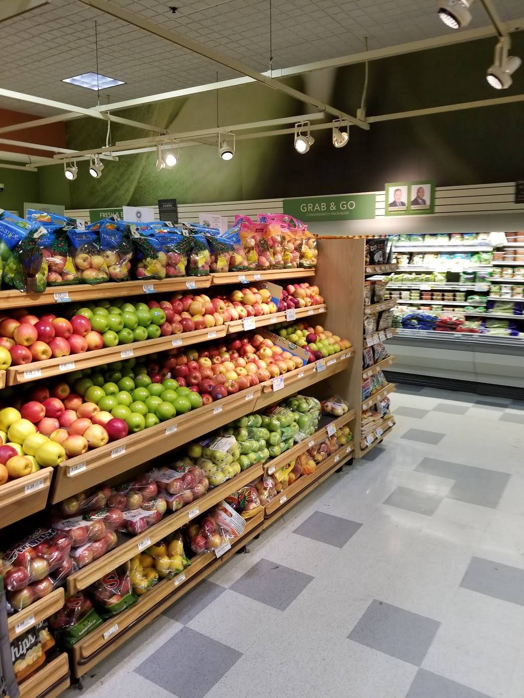 Young Circle Shopping Center | shopping mall | 100-1735 E Young Cir, Hollywood, FL 33020, USA | 3059471664 OR +1 305-947-1664