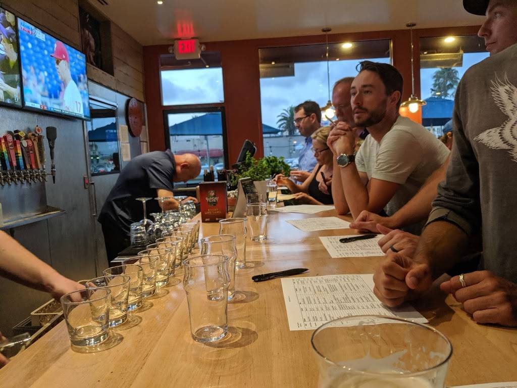 Crafty Minds Brews + Bites | restaurant | 1031 Hermosa Ave, Hermosa Beach, CA 90254, USA | 3103723978 OR +1 310-372-3978