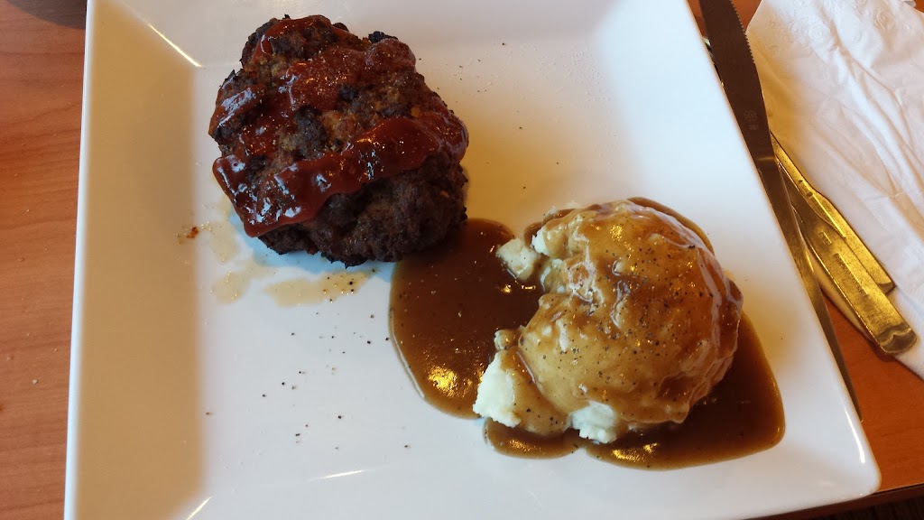 Village Inn | bakery | 4719 Elizabeth St, Pueblo, CO 81008, USA | 7192530450 OR +1 719-253-0450