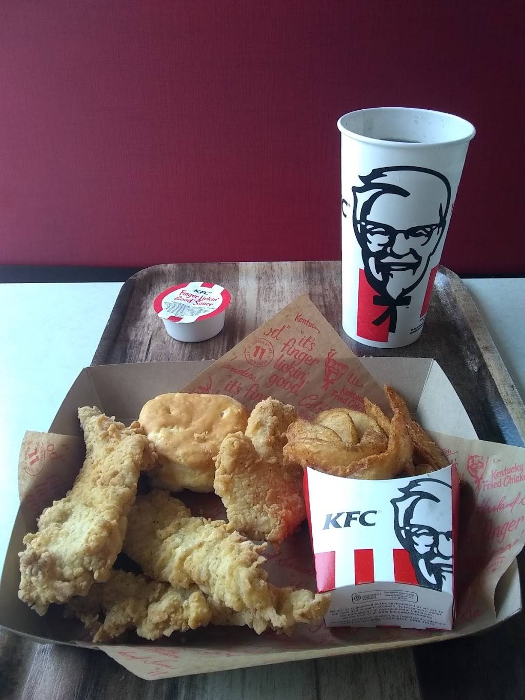 KFC | restaurant | 10825 E Colonial Dr, Orlando, FL 32817, USA | 4076582286 OR +1 407-658-2286