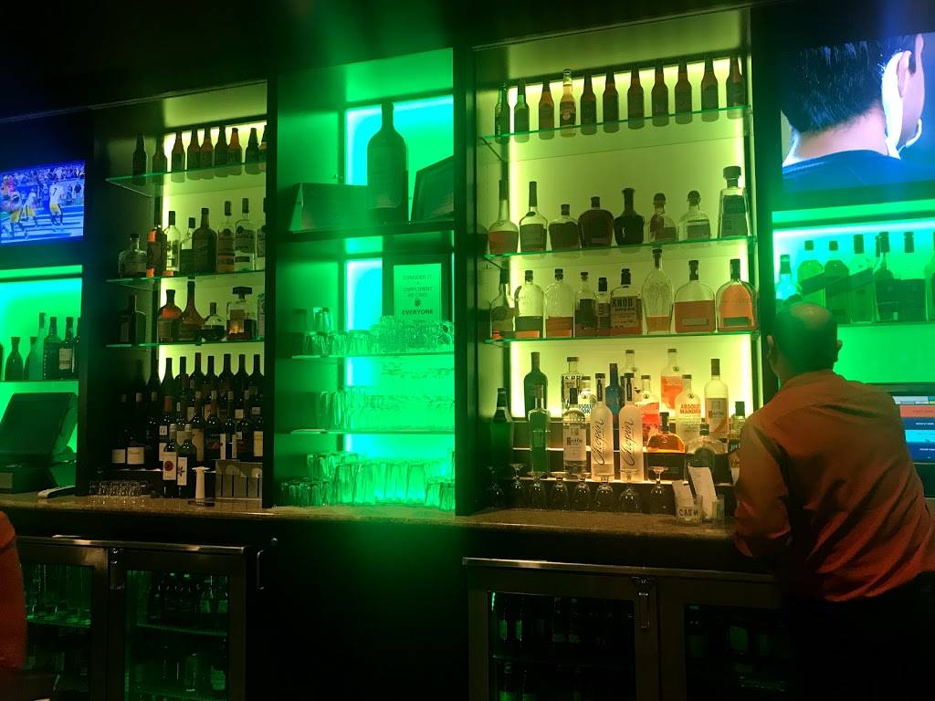 Basils Kitchen | restaurant | 5500 N River Rd, Rosemont, IL 60018, USA | 8476784000 OR +1 847-678-4000