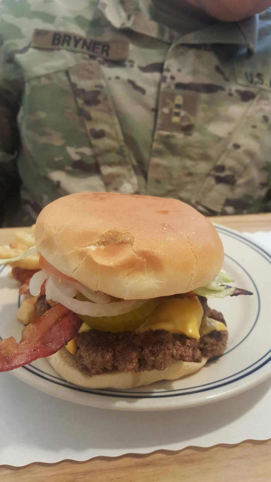 Jimmys Grille | restaurant | 16 Goodrich Ave, Petersburg, VA 23805, USA | 8047333181 OR +1 804-733-3181