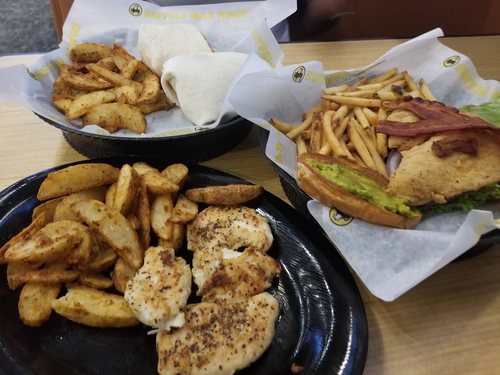 Buffalo Wild Wings | restaurant | 6 Green Acres Rd W, Valley Stream, NY 11582, USA | 5165619453 OR +1 516-561-9453