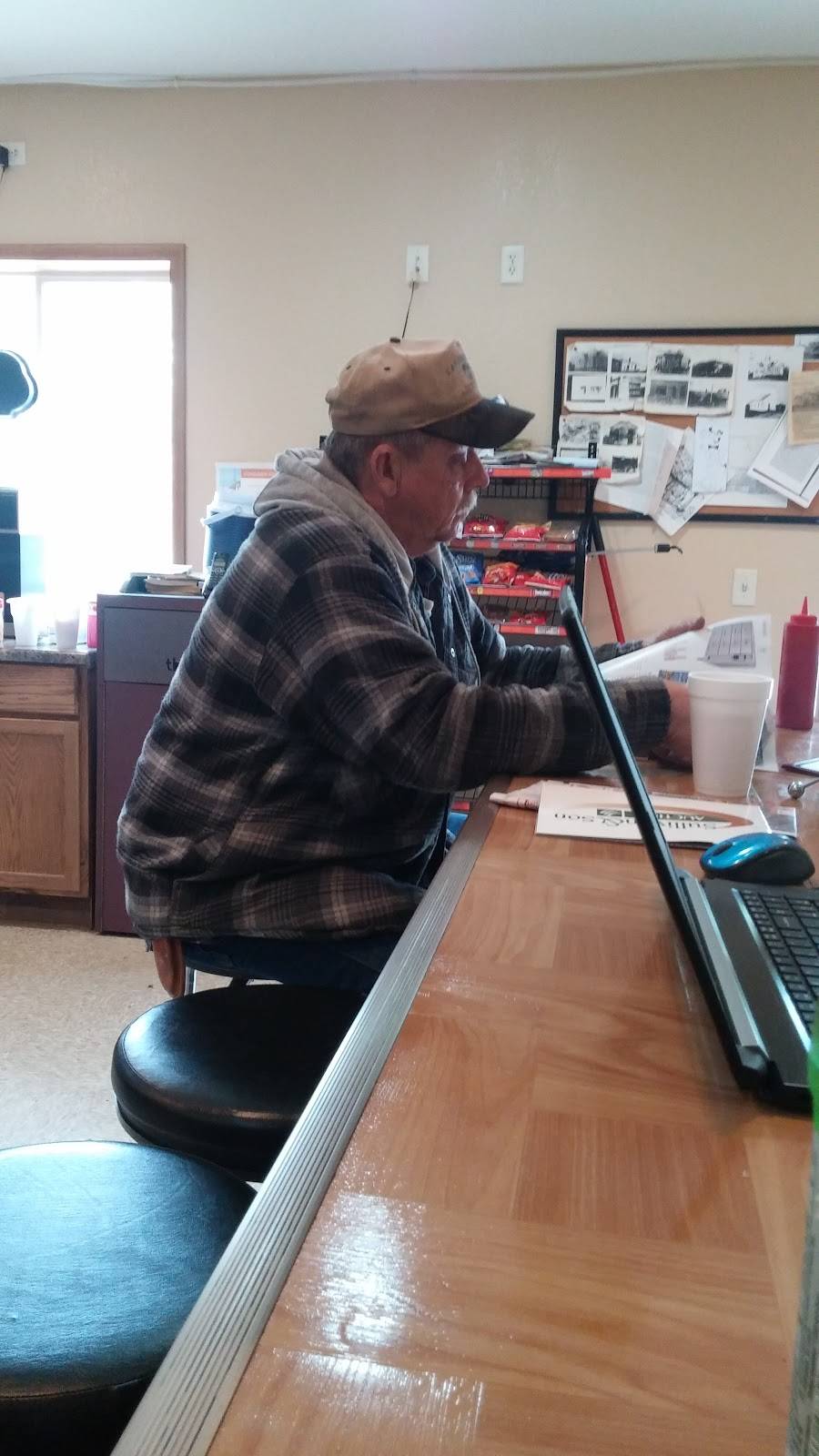 L & M Quick Shop | restaurant | 14477 IA-2, Bloomfield, IA 52537, USA | 6419293960 OR +1 641-929-3960