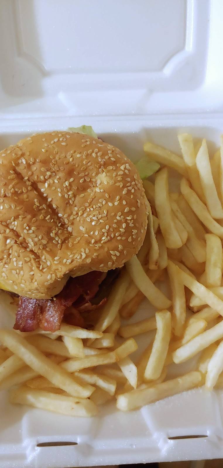 Hollywood Coney Island | restaurant | 20240 Grand River Ave, Detroit, MI 48219, USA | 3135355100 OR +1 313-535-5100