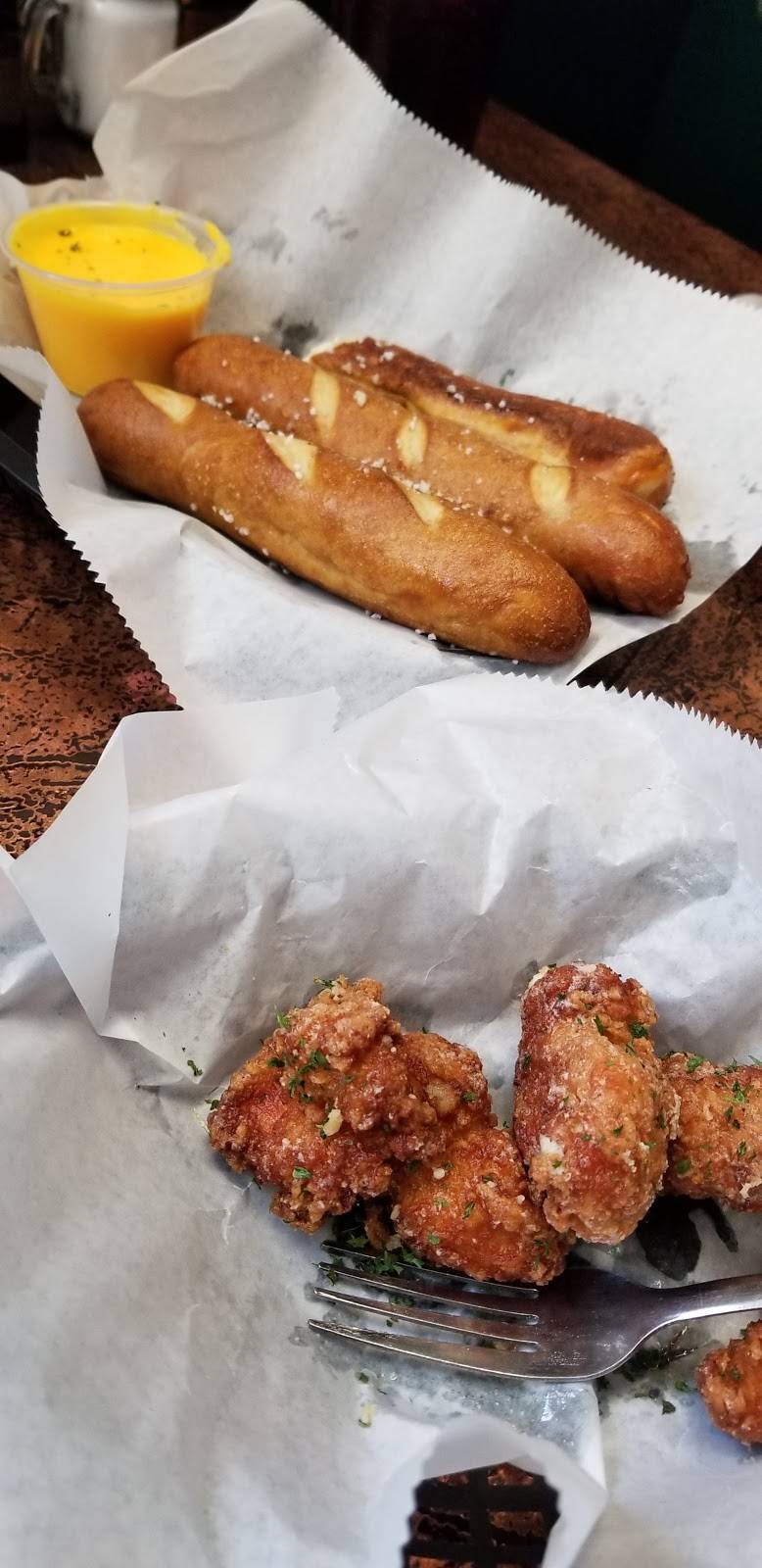 Coonans Irish Hub | restaurant | 1004 N Johnson St, Bay City, MI 48708, USA | 9894021177 OR +1 989-402-1177