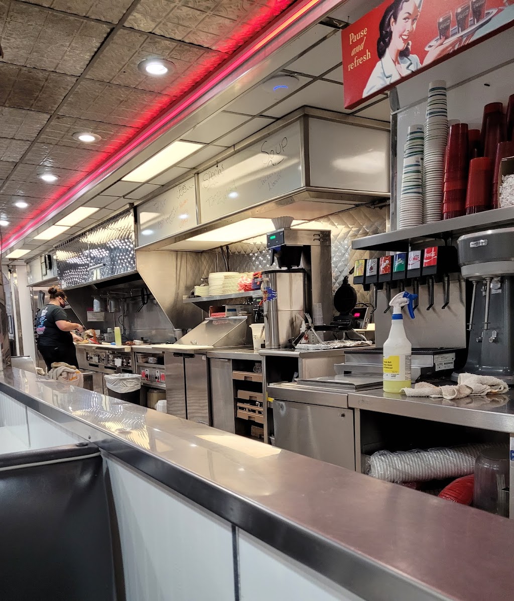 Pennys Diner | restaurant | 1170 W Flaming Gorge Way, Green River, WY 82935, USA | 3078753500 OR +1 307-875-3500