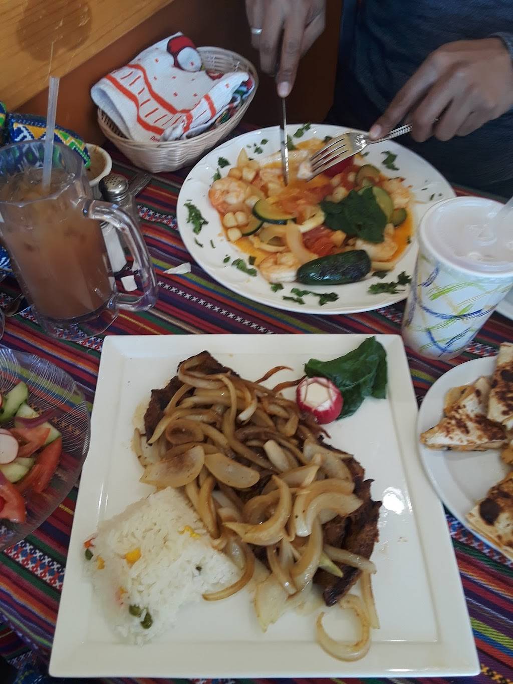 La Campesina Restaurant | restaurant | 8442 Lee Hwy, Fairfax, VA 22031, USA | 7036981800 OR +1 703-698-1800