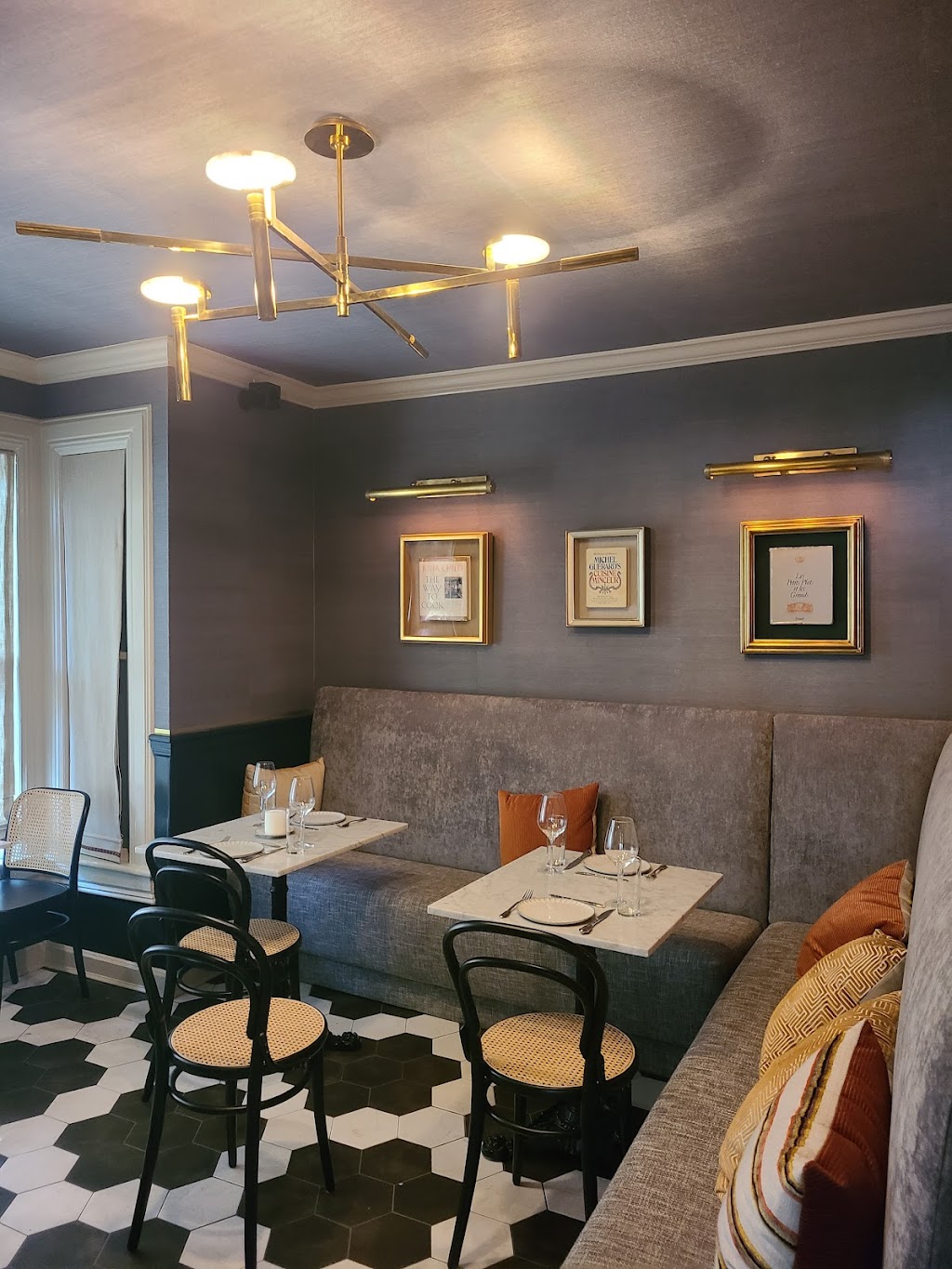 Enchanté Bistro | restaurant | 210 Hampton Rd, Southampton, NY 11968, USA | 6318109020 OR +1 631-810-9020