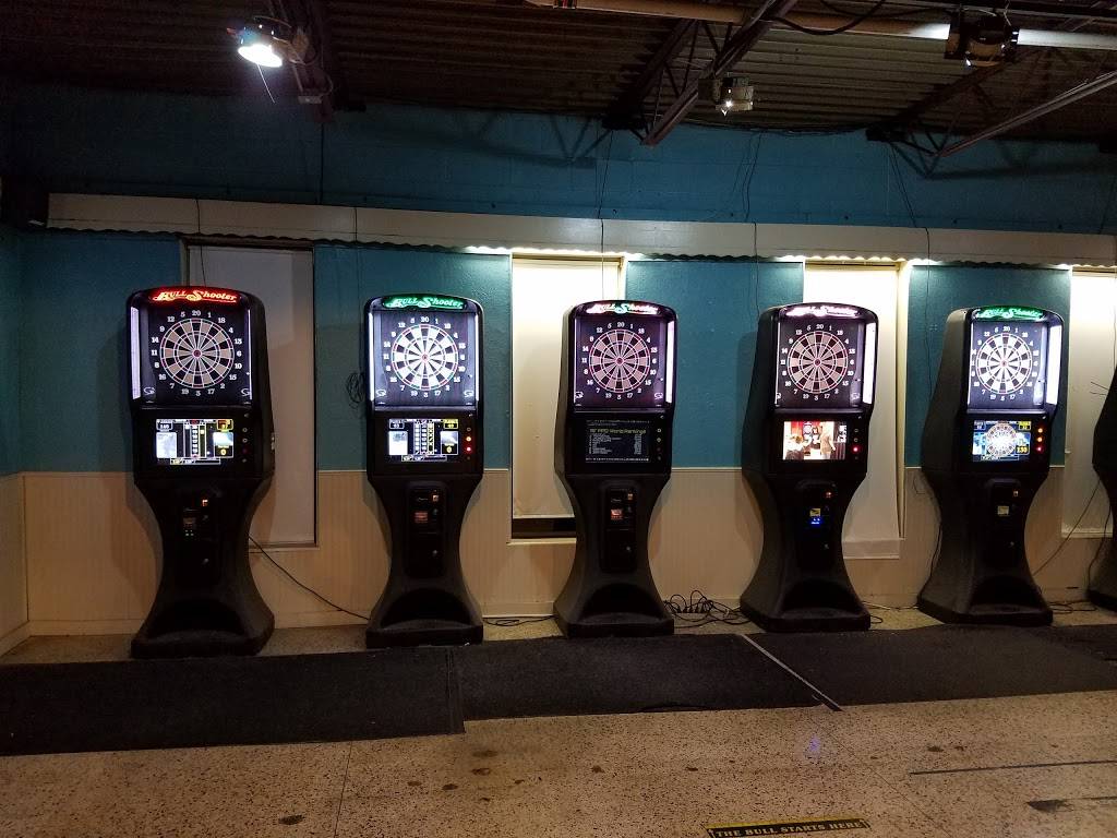 Squirrelys Bar and Grill | night club | 4545 N Brighton Ave, Kansas City, MO 64117, USA | 8164138878 OR +1 816-413-8878