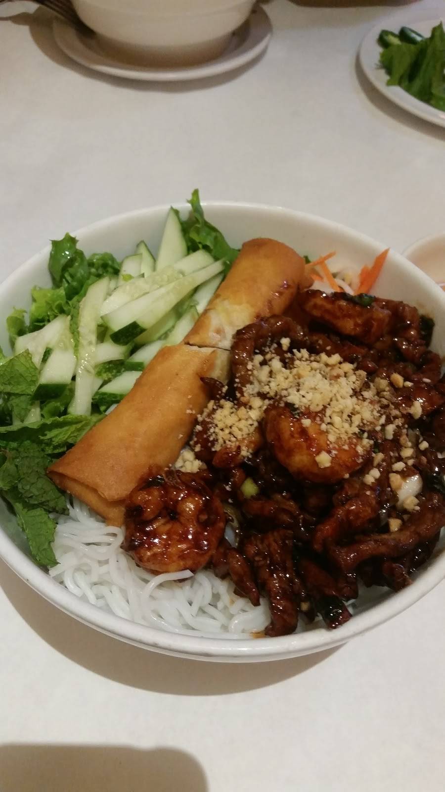 Noodles Pho U | restaurant | 3124 IL-59 #146, Naperville, IL 60564, USA | 6307787888 OR +1 630-778-7888