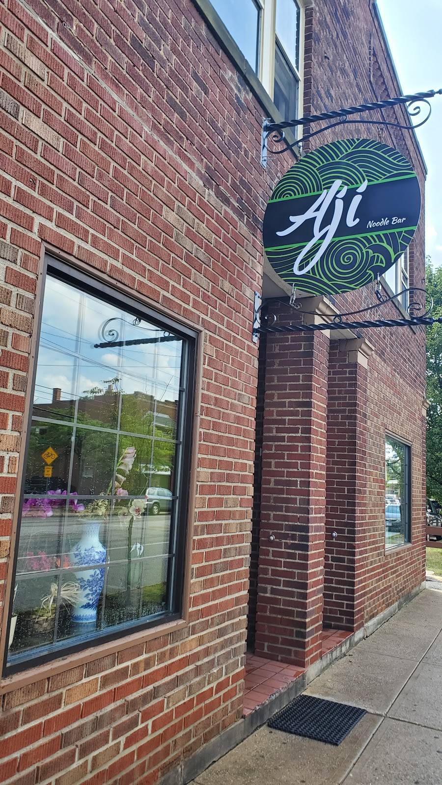 Aji Noodle Bar | restaurant | 13603 Madison Ave, Lakewood, OH 44107, USA | 2163039232 OR +1 216-303-9232