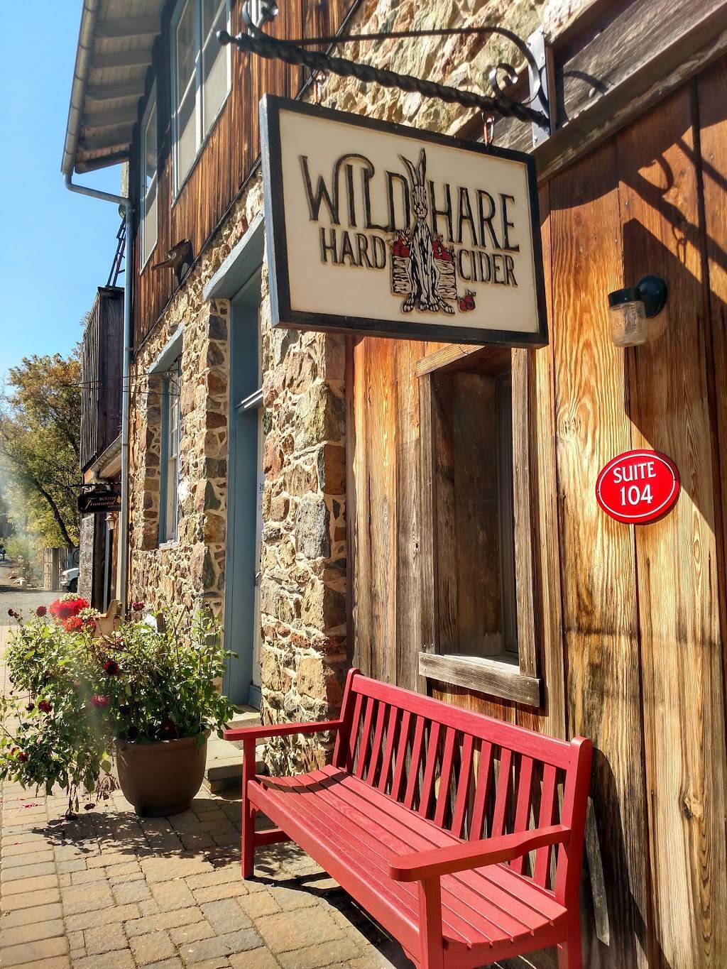 Wild Hare Cider Cabin | restaurant | 106 A South St SE, Leesburg, VA 20175, USA | 7034027956 OR +1 703-402-7956