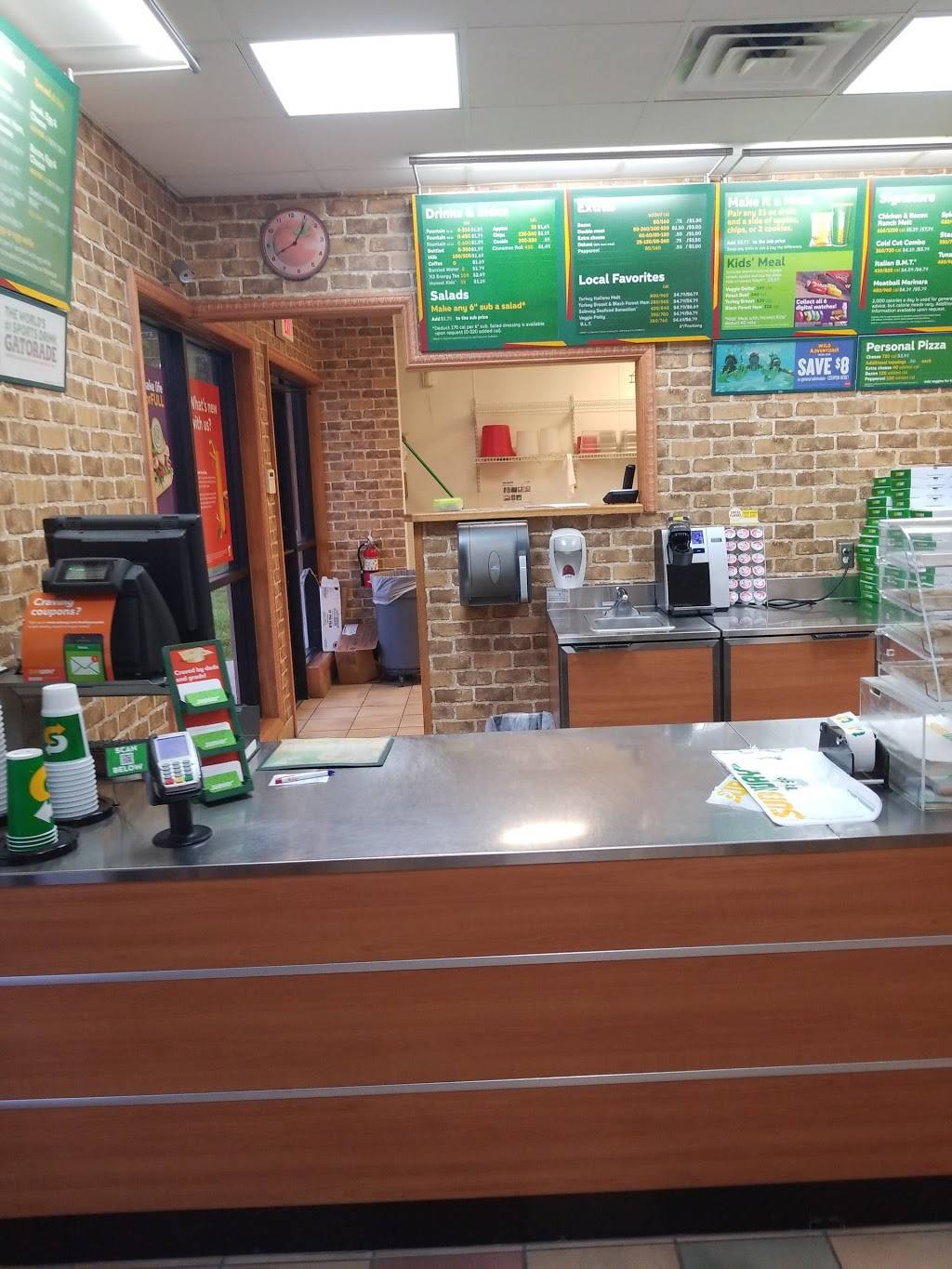 Subway Restaurants | restaurant | 830 E Hathaway Ave, Bronson, FL 32621, USA | 3524863000 OR +1 352-486-3000