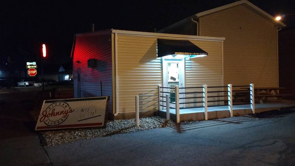 Johnnys Pizza And Slices | restaurant | 2832 Brady St, Davenport, IA 52803, USA | 5633241269 OR +1 563-324-1269
