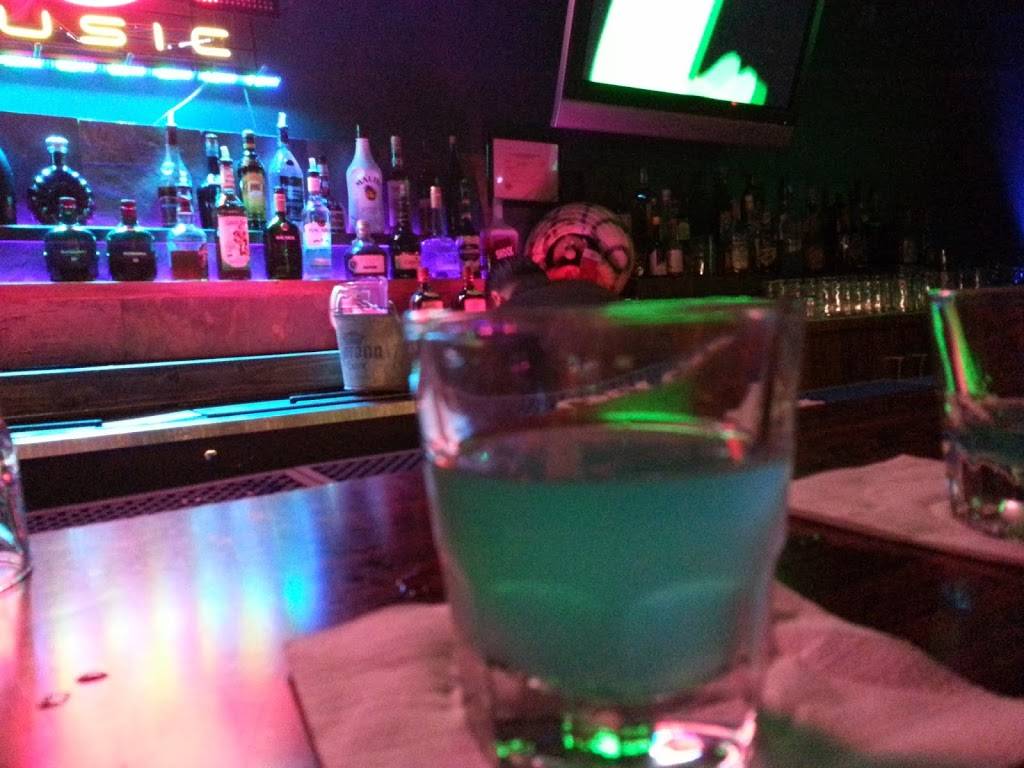 Leonardos | night club | 2425 E Orangethorpe Ave, Fullerton, CA 92831, USA | 7148799222 OR +1 714-879-9222