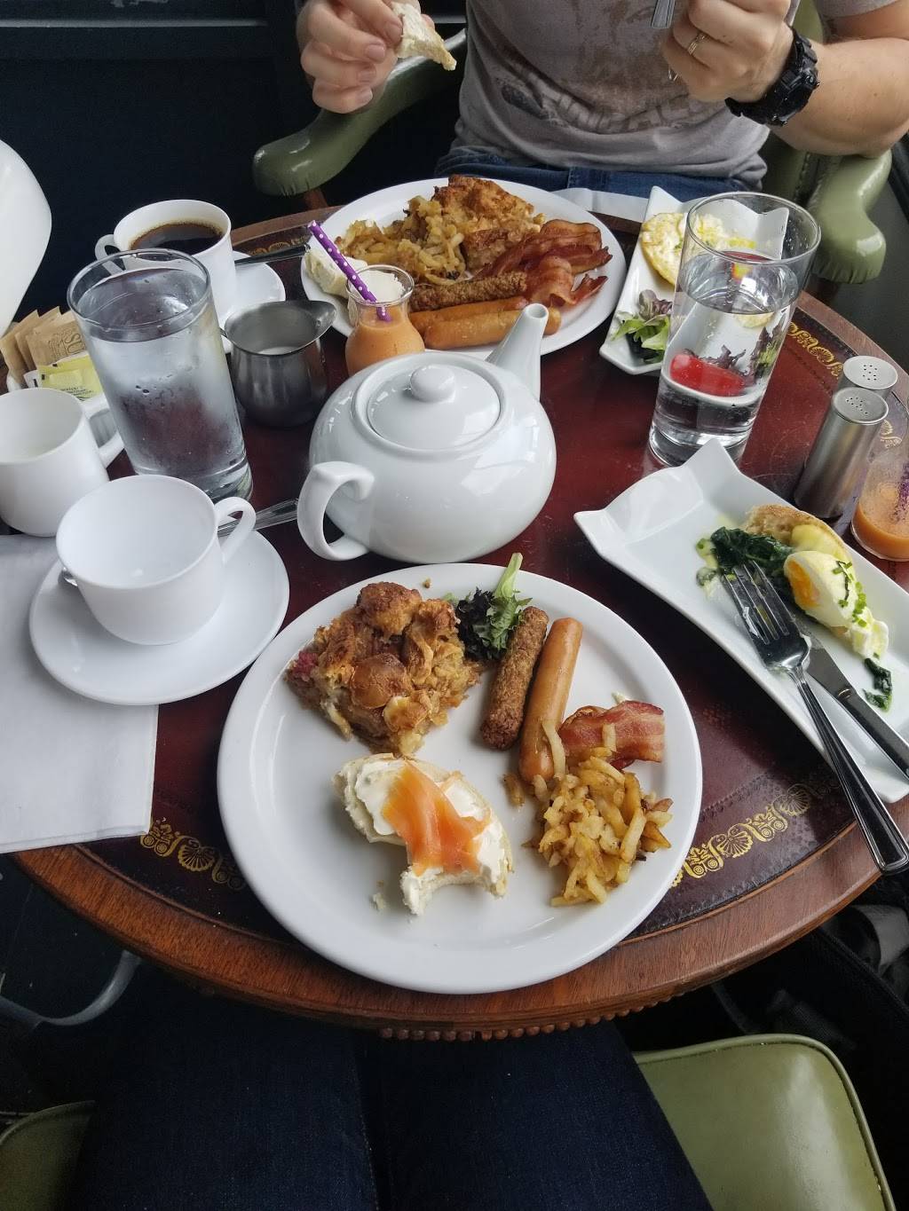 The Oakwood Hardware | restaurant | 337 Oakwood Ave, York, ON M6E 2V8, Canada | 4166589898 OR +1 416-658-9898