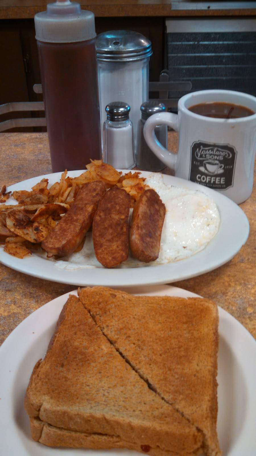 Petes Hot Dogs | restaurant | 400 Broadway, Bethlehem, PA 18015, USA | 6108666622 OR +1 610-866-6622