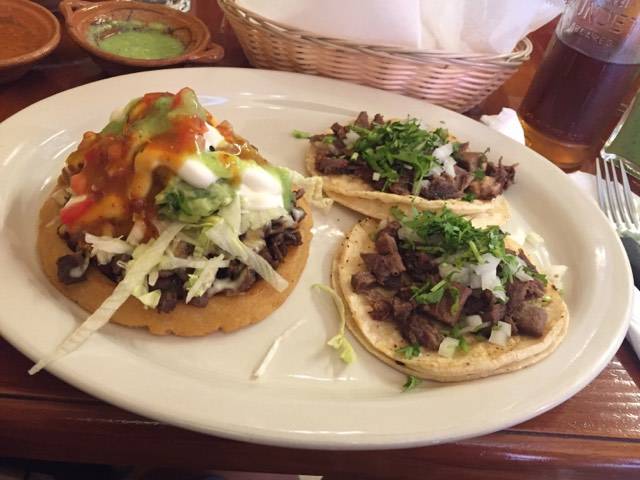 La Amistad Restaurant | restaurant | 1914 W Montrose Ave, Chicago, IL 60613, USA | 7738785800 OR +1 773-878-5800