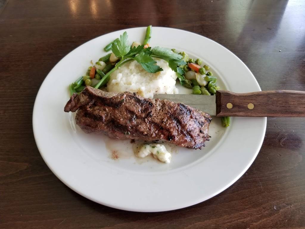 Serengeti Overlook Resturant And Pub | restaurant | 10165 McKinley Dr, Tampa, FL 33612, USA | 8138844386 OR +1 813-884-4386