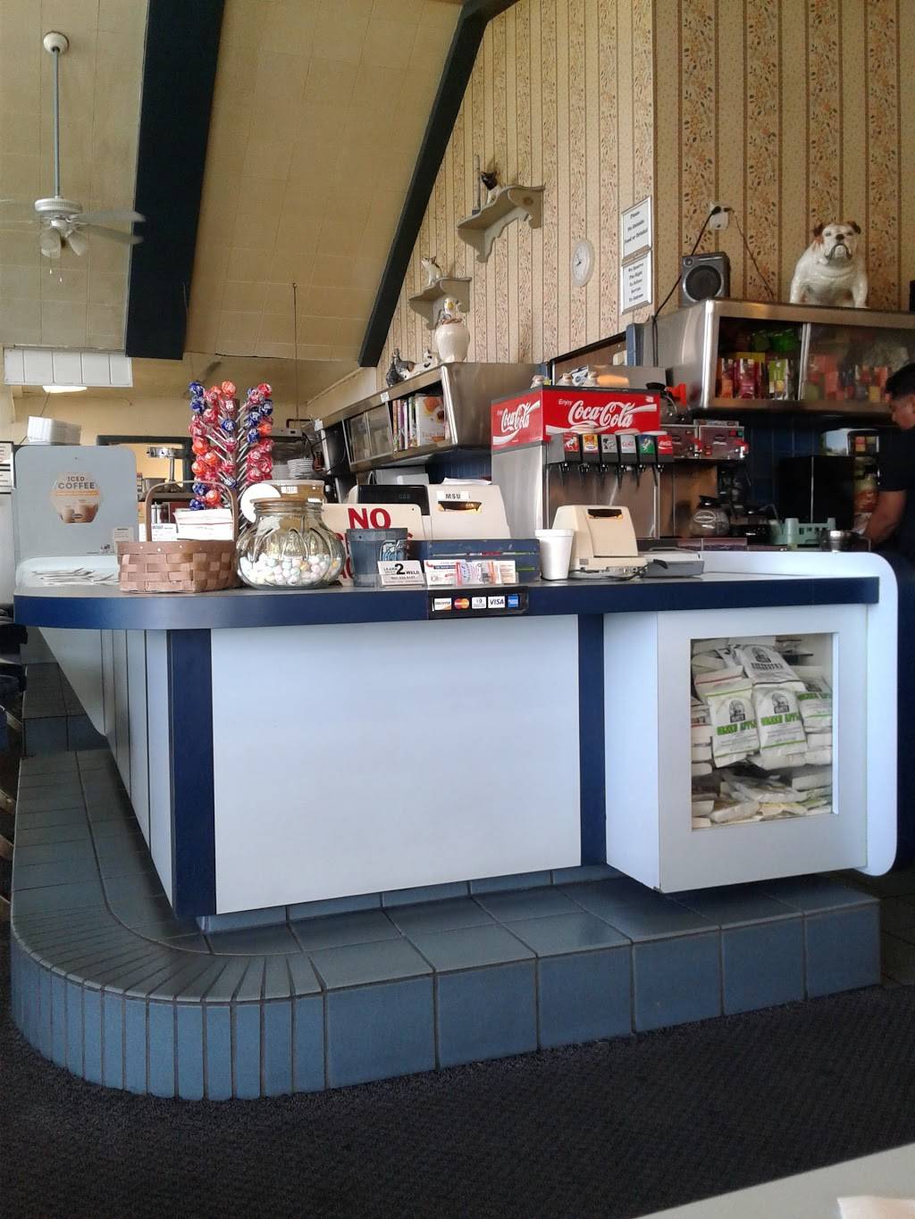 The Village Grille | restaurant | 44303 Sierra Hwy, Lancaster, CA 93534, USA | 6619427760 OR +1 661-942-7760