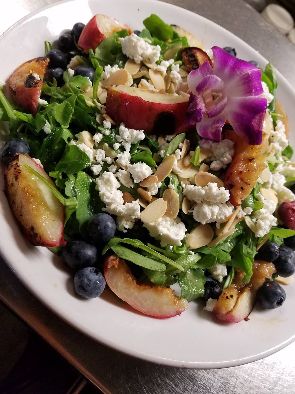 Garretts Restaurant and Bar | restaurant | 1631 N Bell School Rd, Rockford, IL 61107, USA | 8154849473 OR +1 815-484-9473