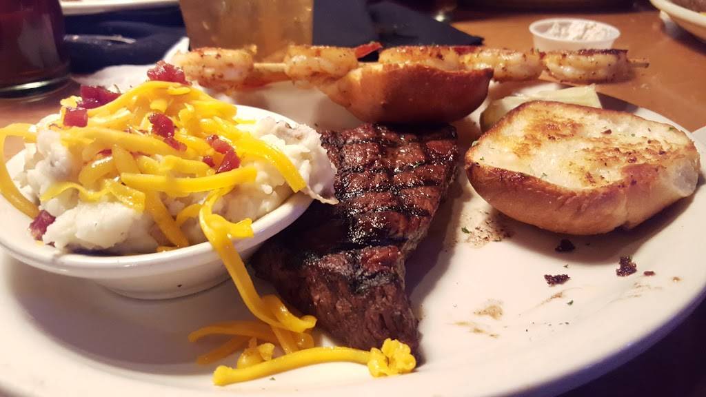 Texas Roadhouse | restaurant | 3151 Tonti Dr, Joliet, IL 60431, USA | 8155779003 OR +1 815-577-9003