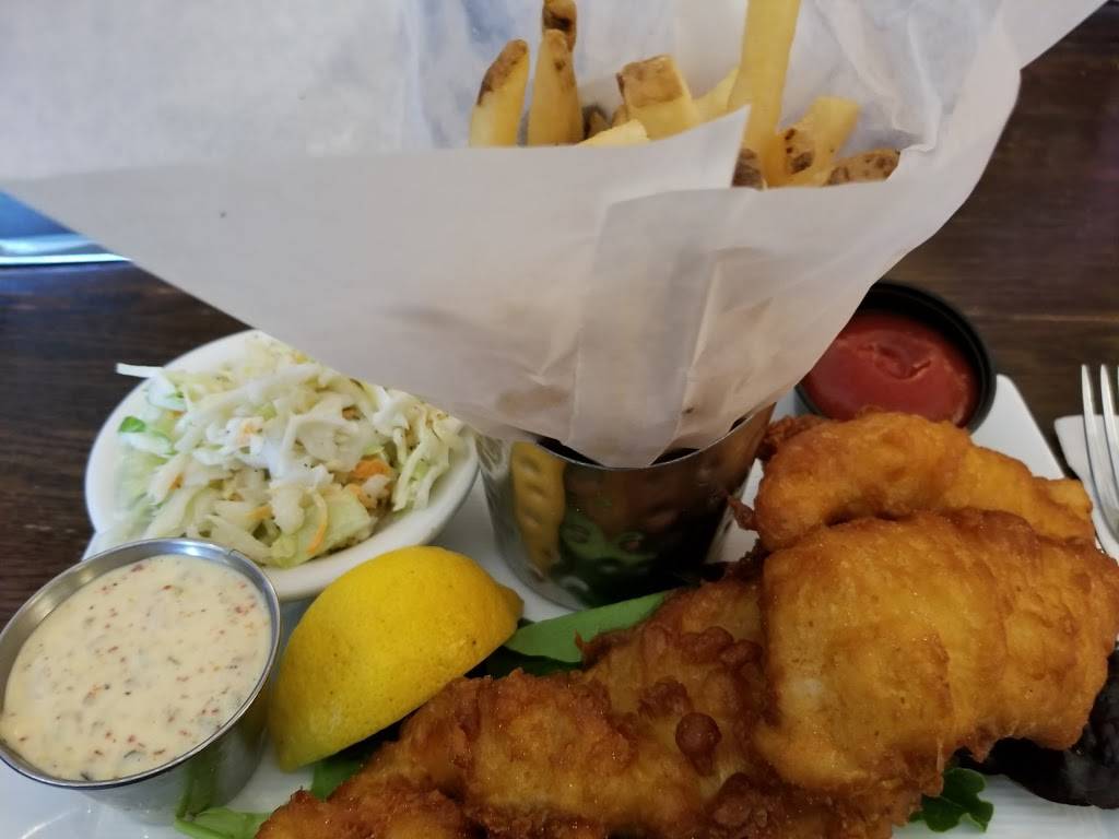 Leones | restaurant | 320 Cooley St, Springfield, MA 01128, USA | 4137834363 OR +1 413-783-4363