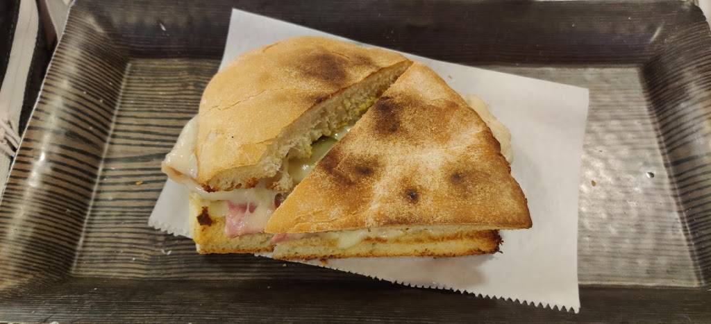 Colosseum Cafe | restaurant | 510 Ocean Dr, Miami Beach, FL 33139, USA | 3057638344 OR +1 305-763-8344