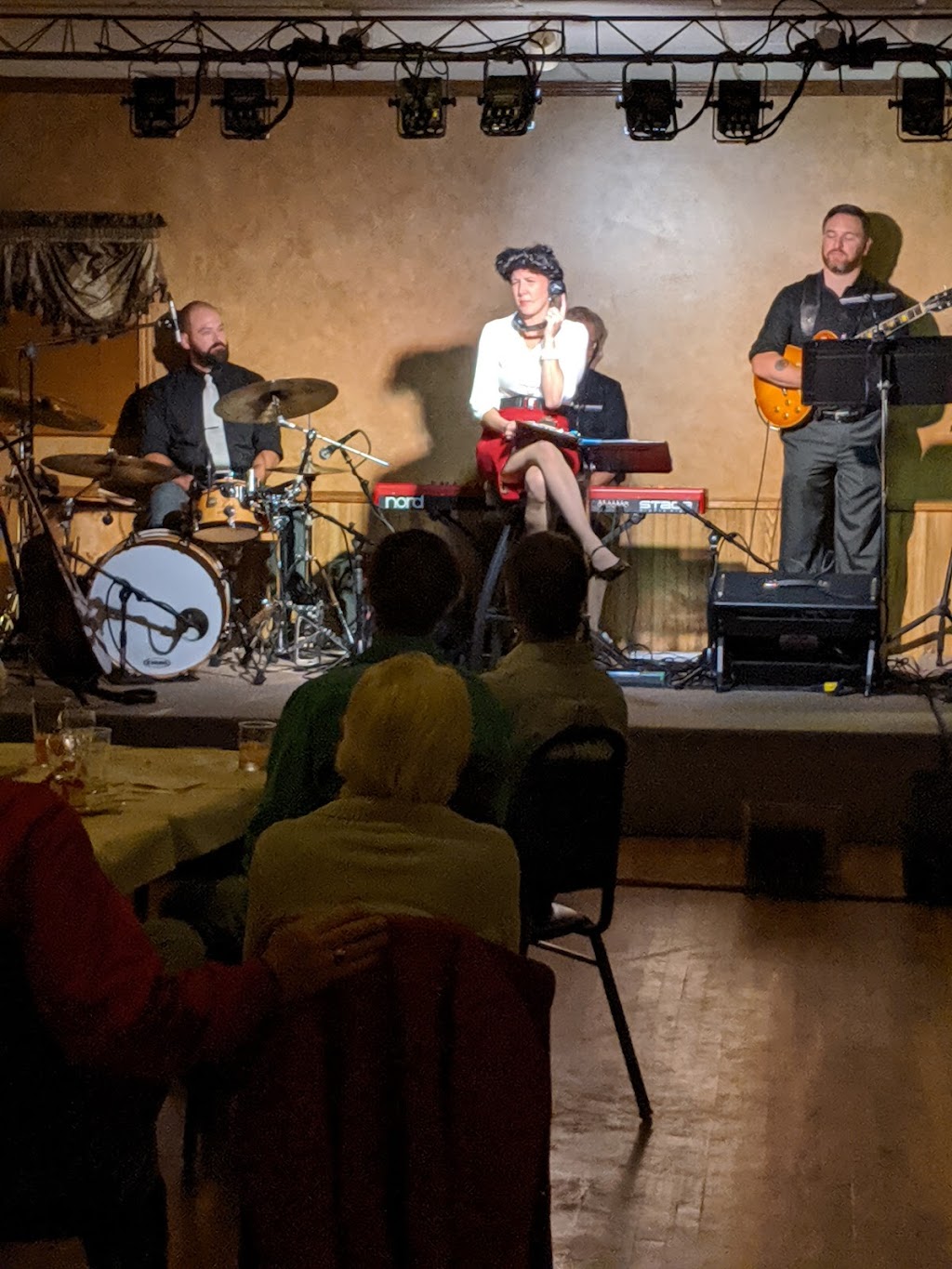 Romys Nitingale | restaurant | W5670 County Rd A, Black Creek, WI 54106, USA | 9209843631 OR +1 920-984-3631