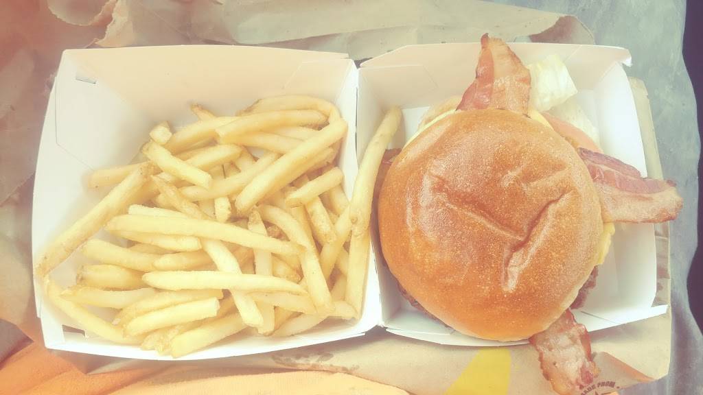 Hardees | restaurant | 4368 US-130, Willingboro, NJ 08046, USA | 6095264855 OR +1 609-526-4855